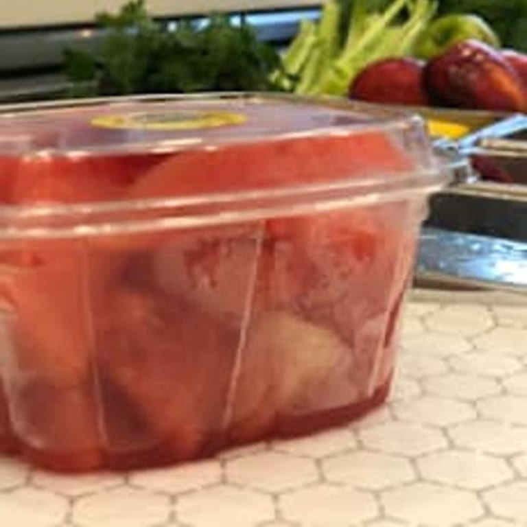Fresh Fruit Salad: A Refreshing Option for Health-conscious Diners